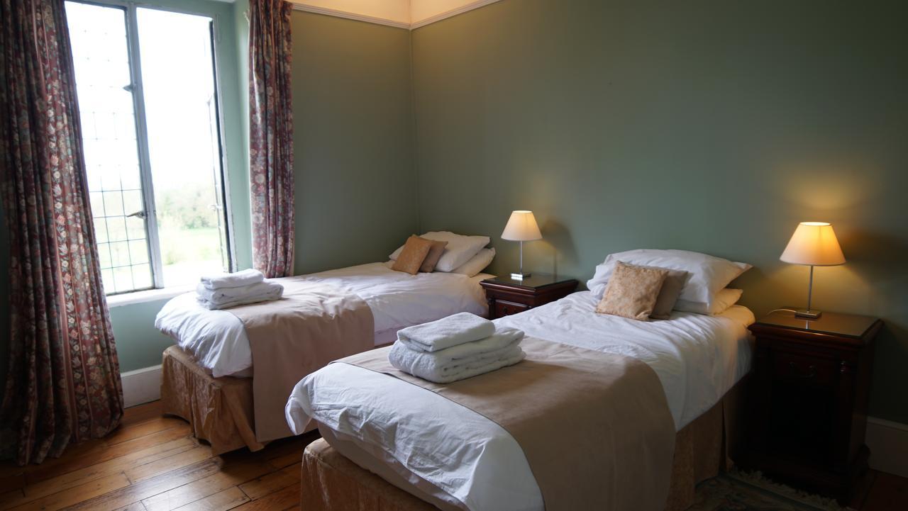 Cleeve House Bed & Breakfast Melksham Exterior photo