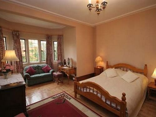 Cleeve House Bed & Breakfast Melksham Exterior photo